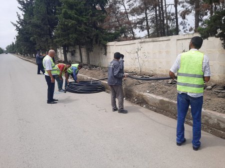 Yevlax Şəhər İcra Hakimiyyəti tərəfindən şəhərin küçə və prospektlərinin abadlaşdırılması üzrə işlər davam etdirilir