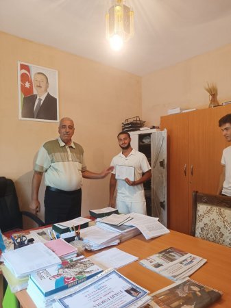 Əlipolad Əzizov böyük müəllimi və idealı olan Heydər Əliyev kimi layiqli insanlara dəyər verməkdən zövq alır! Əlipolad Əzizov böyük müəllimi və idealı olan Heydər Əliyev kimi layiqli insanlara dəyər verməkdən zövq alır!