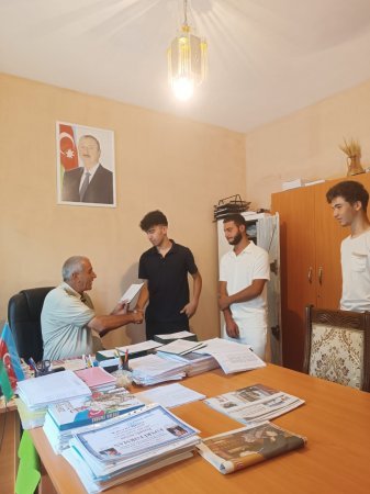 Əlipolad Əzizov böyük müəllimi və idealı olan Heydər Əliyev kimi layiqli insanlara dəyər verməkdən zövq alır! Əlipolad Əzizov böyük müəllimi və idealı olan Heydər Əliyev kimi layiqli insanlara dəyər verməkdən zövq alır!