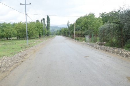 Quba Rayon İcra Hakimiyyətinin başçısı İlqar Mahmudov aidiyyəti şəxslərlə birlikdə rayonun Əski İqrığ kəndinin bu günlərdə yenidən qurulmuş və asfaltlanmış yoluna baxış keçirmişdir.
