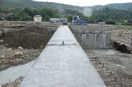 Quba Rayon İcra Hakimiyyətinin başçısı İlqar Mahmudov aidiyyəti şəxslərlə birlikdə rayonun Əski İqrığ kəndinin bu günlərdə yenidən qurulmuş və asfaltlanmış yoluna baxış keçirmişdir.