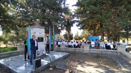 Araz Əhmədov hər zaman şəhid ailələrinə dəstək göstərir