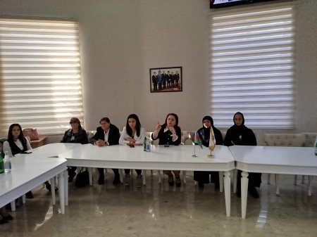 "Zəfər Günü" ilə əlaqədar olaraq ATİAHİ Ağsu Rayon Təşkilatının Sədri xanım Sevinc Beybudovanın təşkilatçılığı ilə şəhid ailələri, qazilər və müharibə iştirakçıları ilə görüş keçirilmişdir "Zəfər Günü" ilə əlaqədar olaraq ATİAHİ Ağsu Rayon Təşkilatının Sədri xanım Sevinc Beybudovanın təşkilatçılığı ilə şəhid ailələri, qazilər və müharibə iştirakçıları ilə görüş keçirilmişdir
