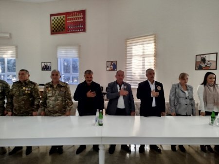 "Zəfər Günü" ilə əlaqədar olaraq ATİAHİ Ağsu Rayon Təşkilatının Sədri xanım Sevinc Beybudovanın təşkilatçılığı ilə şəhid ailələri, qazilər və müharibə iştirakçıları ilə görüş keçirilmişdir "Zəfər Günü" ilə əlaqədar olaraq ATİAHİ Ağsu Rayon Təşkilatının Sədri xanım Sevinc Beybudovanın təşkilatçılığı ilə şəhid ailələri, qazilər və müharibə iştirakçıları ilə görüş keçirilmişdir