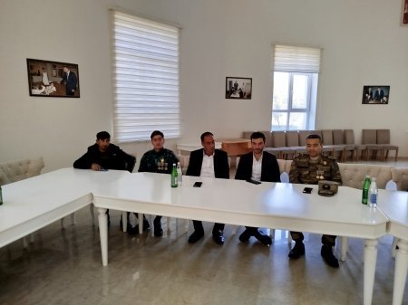 "Zəfər Günü" ilə əlaqədar olaraq ATİAHİ Ağsu Rayon Təşkilatının Sədri xanım Sevinc Beybudovanın təşkilatçılığı ilə şəhid ailələri, qazilər və müharibə iştirakçıları ilə görüş keçirilmişdir "Zəfər Günü" ilə əlaqədar olaraq ATİAHİ Ağsu Rayon Təşkilatının Sədri xanım Sevinc Beybudovanın təşkilatçılığı ilə şəhid ailələri, qazilər və müharibə iştirakçıları ilə görüş keçirilmişdir