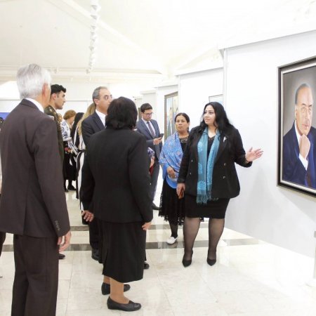 “Əbədiyaşar Lider” adlı sərginin açılışı olub