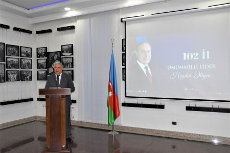 “Ağsuda Ulu Öndərə Dərin Ehtiram: Heydər Əliyevin 102-ci İldönümü Qeyd Olundu” “Ağsuda Ulu Öndərə Dərin Ehtiram: Heydər Əliyevin 102-ci İldönümü Qeyd Olundu”