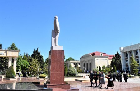“Ağsuda Ulu Öndərə Dərin Ehtiram: Heydər Əliyevin 102-ci İldönümü Qeyd Olundu” “Ağsuda Ulu Öndərə Dərin Ehtiram: Heydər Əliyevin 102-ci İldönümü Qeyd Olundu”
