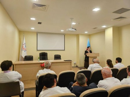 Ağsu Rayon Mərkəzi Xəstəxanasında Ümummilli Lider Heydər Əliyevin anadan olmasının 102-ci ildönümünə həsr edilən tədbir keçirilib
