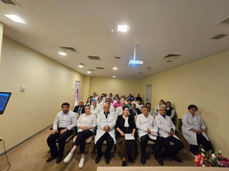 Ağsu Rayon Mərkəzi Xəstəxanasında Ümummilli Lider Heydər Əliyevin anadan olmasının 102-ci ildönümünə həsr edilən tədbir keçirilib