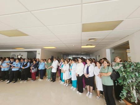 Ağsu Rayon Mərkəzi Xəstəxanasının adını daşıdığı şəhid həkim Şahin Quliyev Tarverdi oğlunun bugün şəhadətə ucaldığı gündən 31 il ötür Ağsu Rayon Mərkəzi Xəstəxanasının adını daşıdığı şəhid həkim Şahin Quliyev Tarverdi oğlunun bugün şəhadətə ucaldığı gündən 31 il ötür