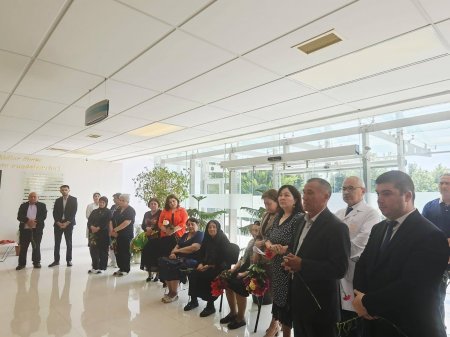 Ağsu Rayon Mərkəzi Xəstəxanasının adını daşıdığı şəhid həkim Şahin Quliyev Tarverdi oğlunun bugün şəhadətə ucaldığı gündən 31 il ötür Ağsu Rayon Mərkəzi Xəstəxanasının adını daşıdığı şəhid həkim Şahin Quliyev Tarverdi oğlunun bugün şəhadətə ucaldığı gündən 31 il ötür