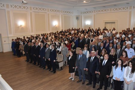 Ağsu Rayon İcra Hakimiyyətinin təşkilatçılığı ilə şəhər Mədəniyyət evində “Konstitusiya və Suverenlik İli” çərçivəsində “28 may - Müstəqillik Günü - tariximizin şanlı səhifəsidir!” mövzusunda yığıncaq keçirilib Ağsu Rayon İcra Hakimiyyətinin təşkilatçılığı ilə şəhər Mədəniyyət evində “Konstitusiya və Suverenlik İli” çərçivəsində “28 may - Müstəqillik Günü - tariximizin şanlı səhifəsidir!” mövzusunda yığıncaq keçirilib