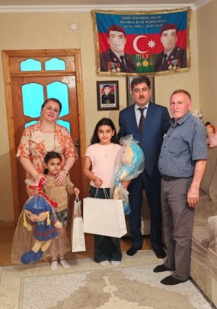 Ağsuda 1 İyun – Uşaqların Beynəlxalq Müdafiəsi Günü münasibətilə şəhidin övladları təbrik edilib-FOTO Ağsuda 1 İyun – Uşaqların Beynəlxalq Müdafiəsi Günü münasibətilə şəhidin övladları təbrik edilib-FOTO