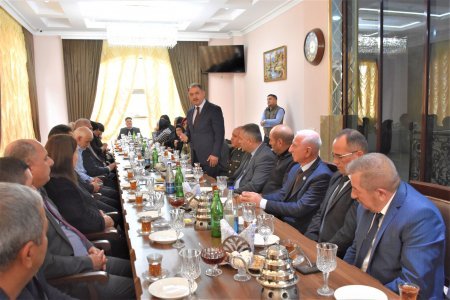 8 Noyabr - Zəfər Gününün beşinci ildönümü münasibəti ilə Ağsu-Rəhimli-Qaradağ kəndlərarası avtomobil yolunun 1,5-ci km-də ağacəkmə aksiyası keçirilib