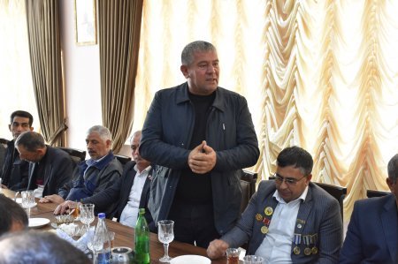 8 Noyabr - Zəfər Gününün beşinci ildönümü münasibəti ilə Ağsu-Rəhimli-Qaradağ kəndlərarası avtomobil yolunun 1,5-ci km-də ağacəkmə aksiyası keçirilib