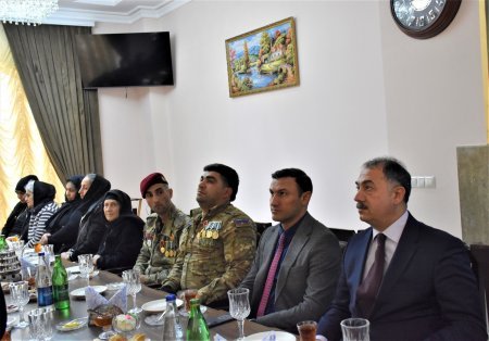 8 Noyabr - Zəfər Gününün beşinci ildönümü münasibəti ilə Ağsu-Rəhimli-Qaradağ kəndlərarası avtomobil yolunun 1,5-ci km-də ağacəkmə aksiyası keçirilib