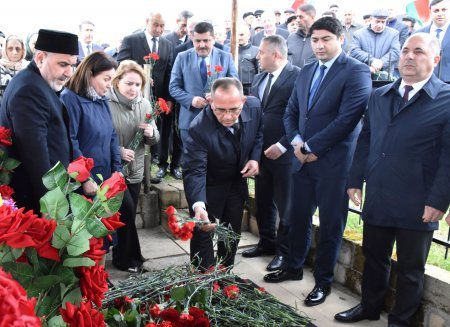Aprel döyüşlərinin şəhidi Fərəczadə Toğrul Habil oğlunun xatirəsi anılıb Aprel döyüşlərinin şəhidi Fərəczadə Toğrul Habil oğlunun xatirəsi anılıb