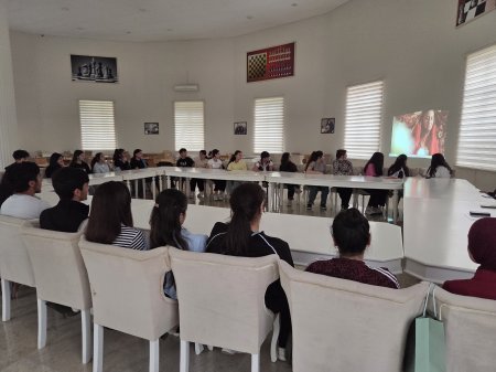 Ağsu Rayon Şahmat Məktəbində cəmiyyəti düşündürən aktual problemlərə həsr olunmuş genişmiqyaslı maarifləndirici görüş təşkil edilib