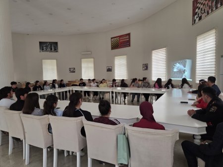 Ağsu Rayon Şahmat Məktəbində cəmiyyəti düşündürən aktual problemlərə həsr olunmuş genişmiqyaslı maarifləndirici görüş təşkil edilib