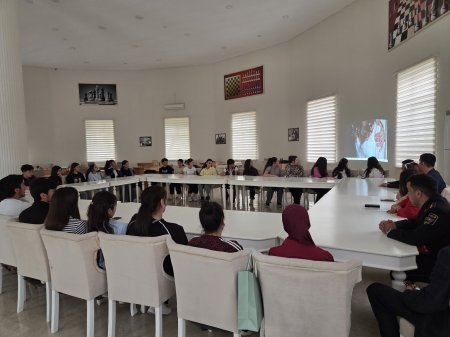 Ağsu Rayon Şahmat Məktəbində cəmiyyəti düşündürən aktual problemlərə həsr olunmuş genişmiqyaslı maarifləndirici görüş təşkil edilib